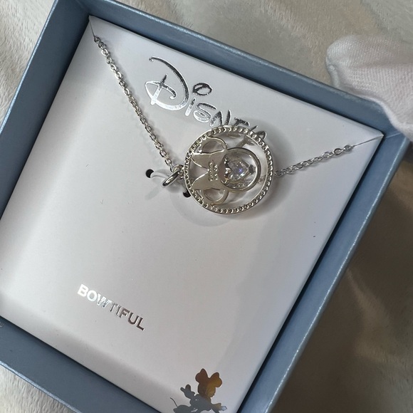 New In Box Disney Mickey Mouse Heart Necklace - Picture 3 of 4